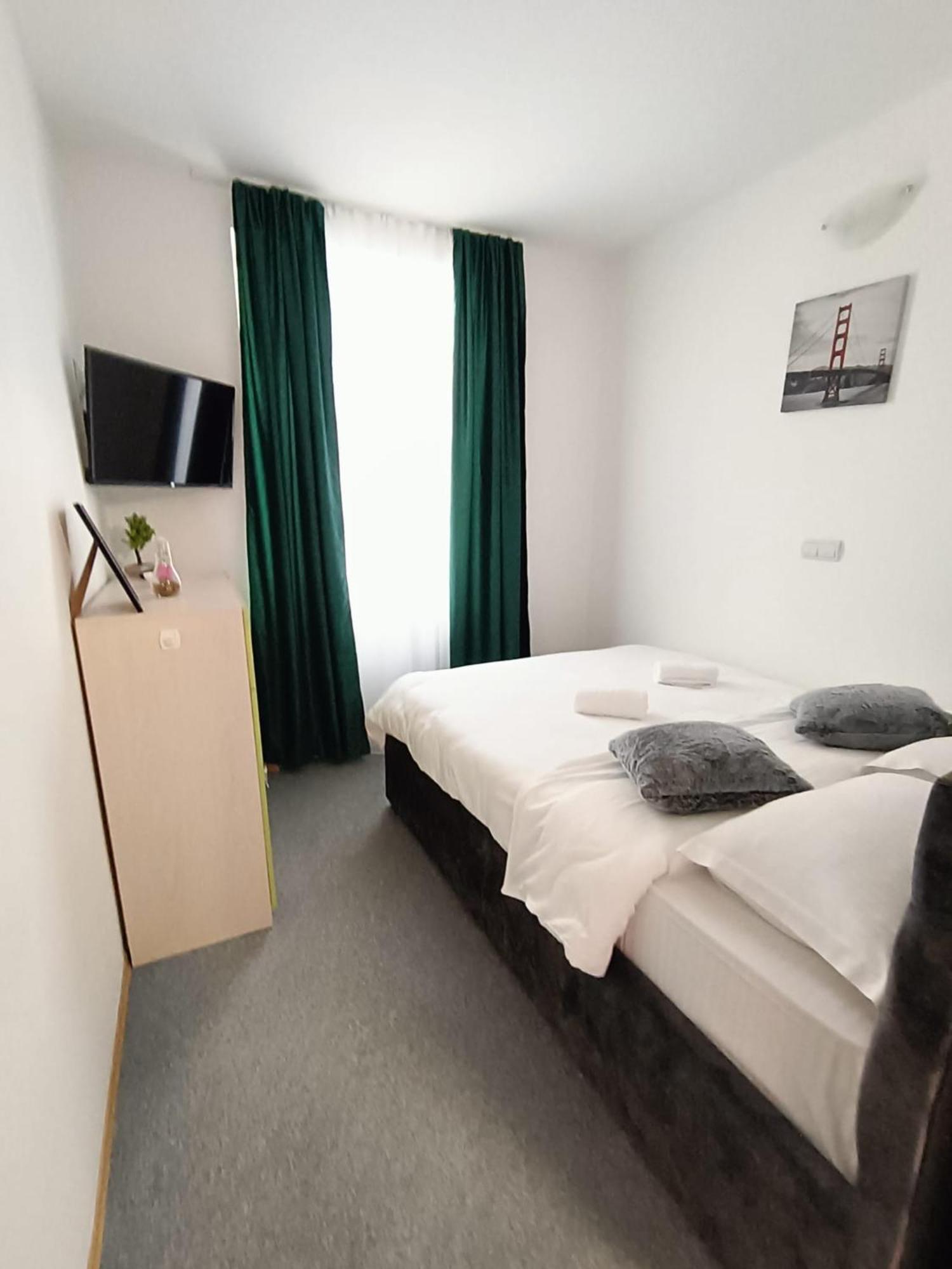 Chic Boutique Dumbrava Apartment Сибиу Екстериор снимка